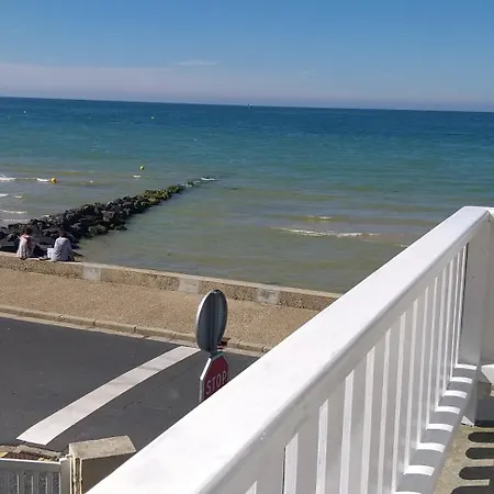 Vue Exceptionnelle En Front De Mer, 8 Personnes * Ver-sur-Mer