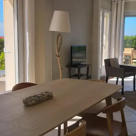 Vue Exceptionnelle En Front De Mer, 8 Personnes Holiday home *