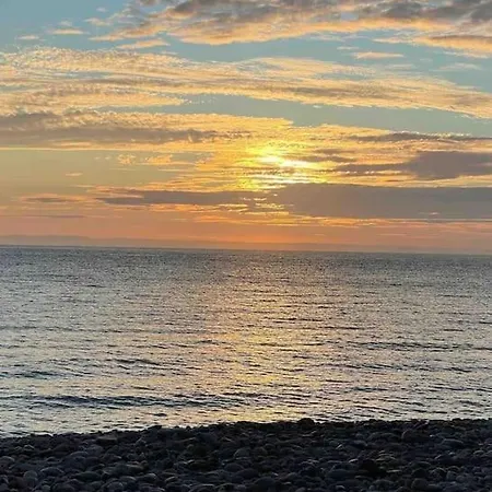 Vue Exceptionnelle En Front De Mer, 8 Personnes *
