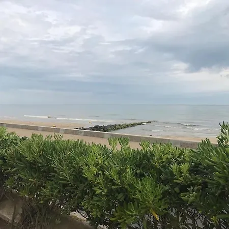 Vue Exceptionnelle En Front De Mer, 8 Personnes * Ver-sur-Mer