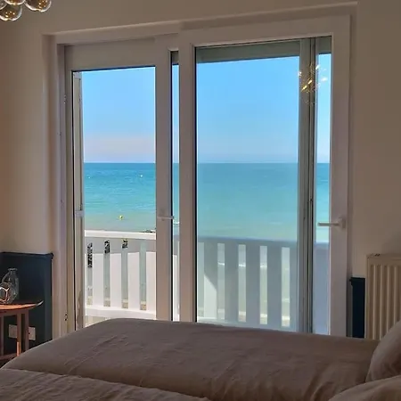 Vue Exceptionnelle En Front De Mer, 8 Personnes * Ver-sur-Mer