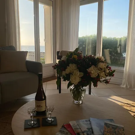 Vue Exceptionnelle En Front De Mer, 8 Personnes * Ver-sur-Mer