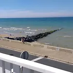 Vue Exceptionnelle En Front De Mer, 8 Personnes Ver-sur-Mer