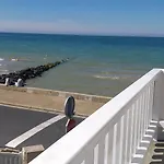 Vue Exceptionnelle En Front De Mer, 8 Personnes * Ver-sur-Mer