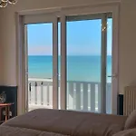 Vue Exceptionnelle En Front De Mer, 8 Personnes * Ver-sur-Mer