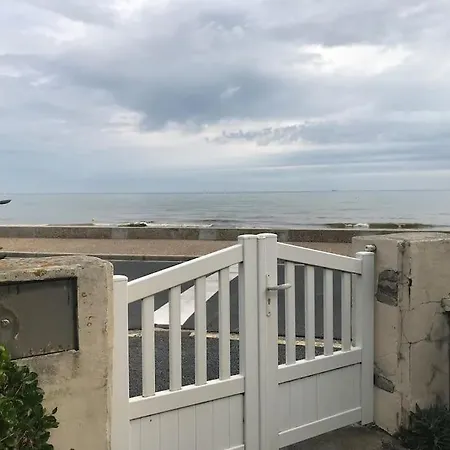Vue Exceptionnelle En Front De Mer, 8 Personnes *