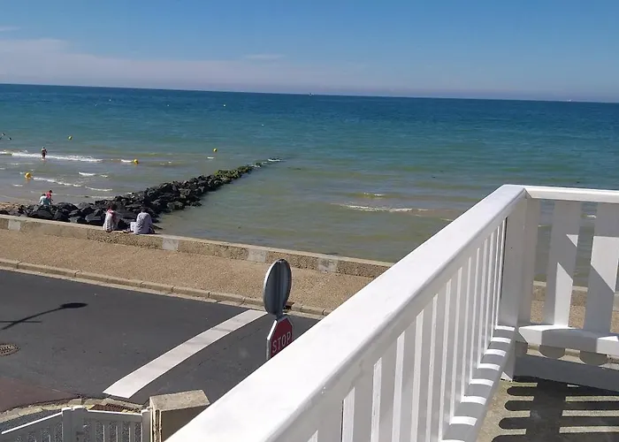 Vue Exceptionnelle En Front De Mer, 8 Personnes * Ver-sur-Mer