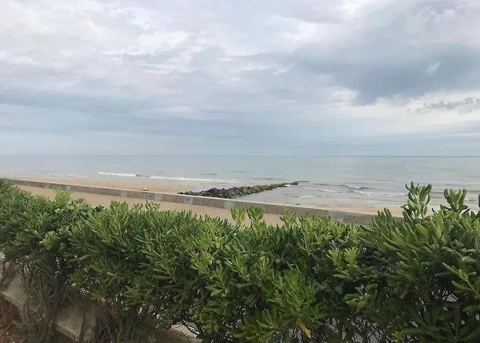 Vue Exceptionnelle En Front De Mer, 8 Personnes * Ver-sur-Mer