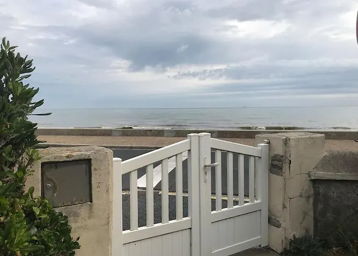 Vue Exceptionnelle En Front De Mer, 8 Personnes *