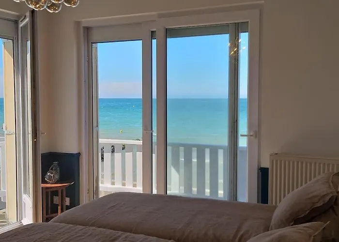 Vue Exceptionnelle En Front De Mer, 8 Personnes * Ver-sur-Mer