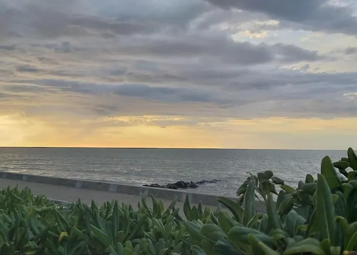 Vue Exceptionnelle En Front De Mer, 8 Personnes * Ver-sur-Mer