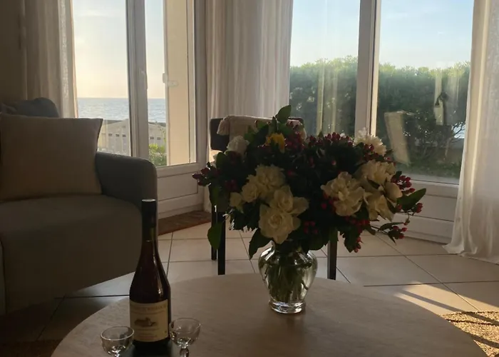 Vue Exceptionnelle En Front De Mer, 8 Personnes * Ver-sur-Mer