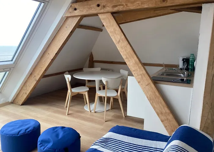 Vue Exceptionnelle En Front De Mer, 8 Personnes *